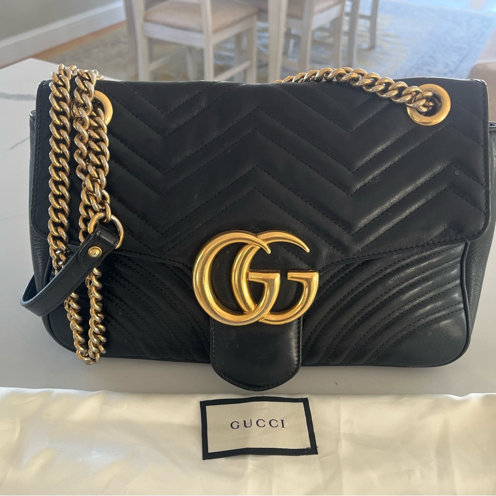 Gucci GG Marmont Medium Matelassé
Shoulder Bag Crossbody Black Chevron Leather